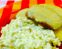 Filé mignon ao molho de mostarda com risoto de alho-poró