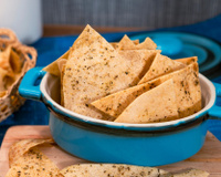 Crostini de tapioca com 4 ingredientes: você não vai acreditar nesse petisco leve e delicioso!