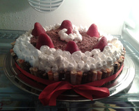 Bolo de chocolate e morango com Twix