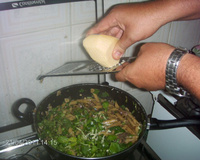 Penne com agrião à moda Ravanelli