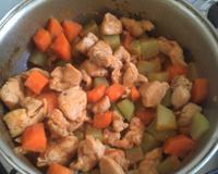 Frango ensopado com legumes