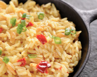 Adeus arroz branco simples: você vai se apaixonar por esse arroz pilaf temperado e aromático