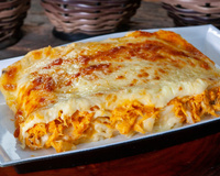 Essa receita de lasanha de frango com molho branco é tudo que você vai querer comer no final de semana