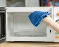 Como limpar o micro-ondas de forma fácil e rápida