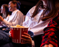 Como você é manipulado a sempre comprar a pipoca maior no cinema e nem percebe