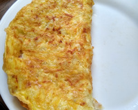 Omelete de batata com presunto e queijo