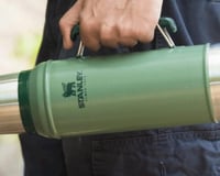 Mega Oferta Prime: Garrafa Stanley Classic de 1 litro está pela metade do preço