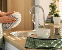 Especialistas em limpeza concordam que você deve sempre ter dois panos de prato em utilização na sua cozinha e aqui está por quê