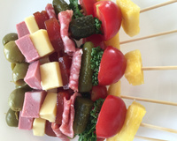 Espetinhos de frios e doces