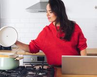 Vale a pena ter um cooktop em casa? Saiba por que esse eletrodoméstico tem conquistado tantas cozinhas