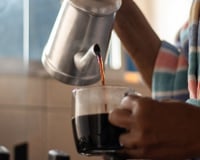 José Abellán, cardiologista, sobre beber café diariamente: "O consumo moderado e regular de café está associado a efeitos protetores a longo prazo. Quem o consome vive mais"