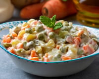 O chef Jordi Roca é categórico quanto a isso: "A melhor salada russa não é feita com maionese, mas sim com um molho de leite, suco de laranja, conhaque, Tabasco e páprica doce”