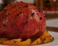 O segredo do Tender de Natal suculento e com uma crosta dourada deliciosa: truque simples para impressionar todos à mesa