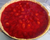 Torta de morango com biscoito de maizena