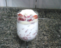 Morango com chantilly e suspiro