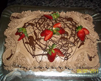 Bolo de chocolate com morango trufado - fácil e econômico