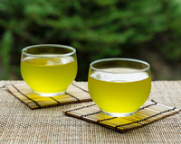 O que acontece se você tomar chá verde todos os dias: saiba benefícios, efeitos colaterais e como fazer a infusão