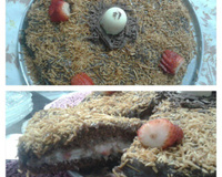 Bolo de chocolate com recheio de morangos e leite condensado
