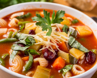 Essa sopa italiana é ideal para melhorar a imunidade na mudança de estação: fácil de fazer e rica em vitaminas, uma bomba de nutrientes