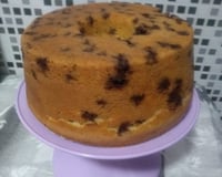 Bolo de baunilha com gotas de chocolate