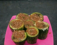 Abobrinha recheada com carne moída
