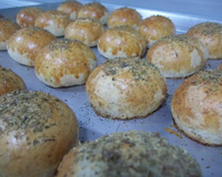 Pão integral recheado com ricota e presunto de peru