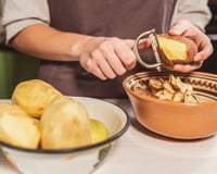 Comer batata com casca faz mal? Embora seja rica em fibras alguns cuidados são necessários e o TudoGostoso te explica tudo