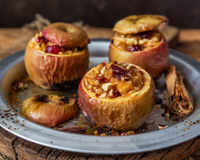 Sobremesa perfeita para dias frios: maçã assada é a receita fácil e saborosa que vai esquentar seu inverno