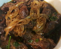 Bananinha ao molho de cebola caramelizada