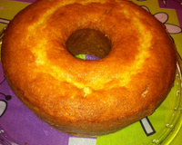 Bolo de iogurte com morango em calda