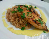 Filé de frango com molho de mostarda, vinho branco e arroz integral