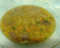Sopa de legumes e carne