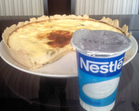 Torta maravilhosa de queijo com iogurte