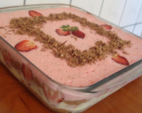 Pavê mousse de morango e chocolate da Taí