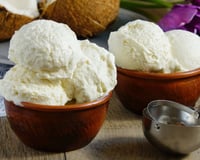 Sorvete de coco com leite condensado