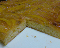 Bolo de banana caramelizada fácil