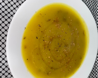 Sopa de alho poró com batata baroa