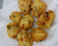 Bolinho de mandioca com bacon