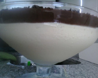 Mousse de maracujá com mousse de brigadeiro