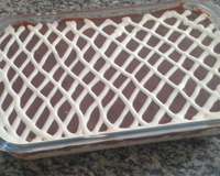 Bombom de morango na travessa