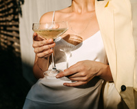 3 pilares para você se destacar pela sua elegância, segundo essa mestre na arte do requinte