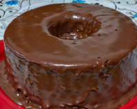 Bolo de chocolate caseiro que sempre dá certo: receita simples e fofinha que salva qualquer tarde