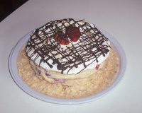 Bolo mil folhas de morango