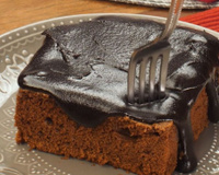 "Primeiro bolo de chocolate que ficou maravilhoso, receita fácil e fofinha", avalia Gabriela Rodrigues, membro do TudoGostoso