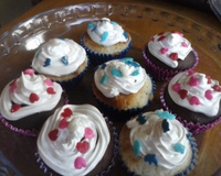 Cupcake de chocolate festeiro (super fácil)