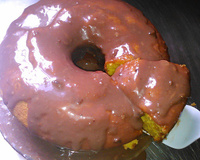 Bolo de cenoura com cobertura de chocolate