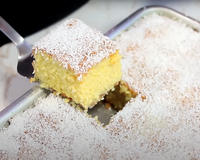 Bolo de fubá com coco fofinho da vovó: comi durante toda a minha infância e sempre faço para lembrar da minha avó
