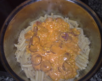 Macarrão cremoso com calabresa