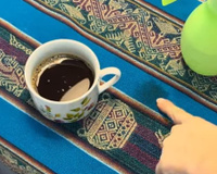 Adeus toalha manchada de café: misturinha com percarbonato de sódio é o melhor multiuso que já testei