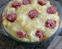 Purê de aipim com linguiça e queijo